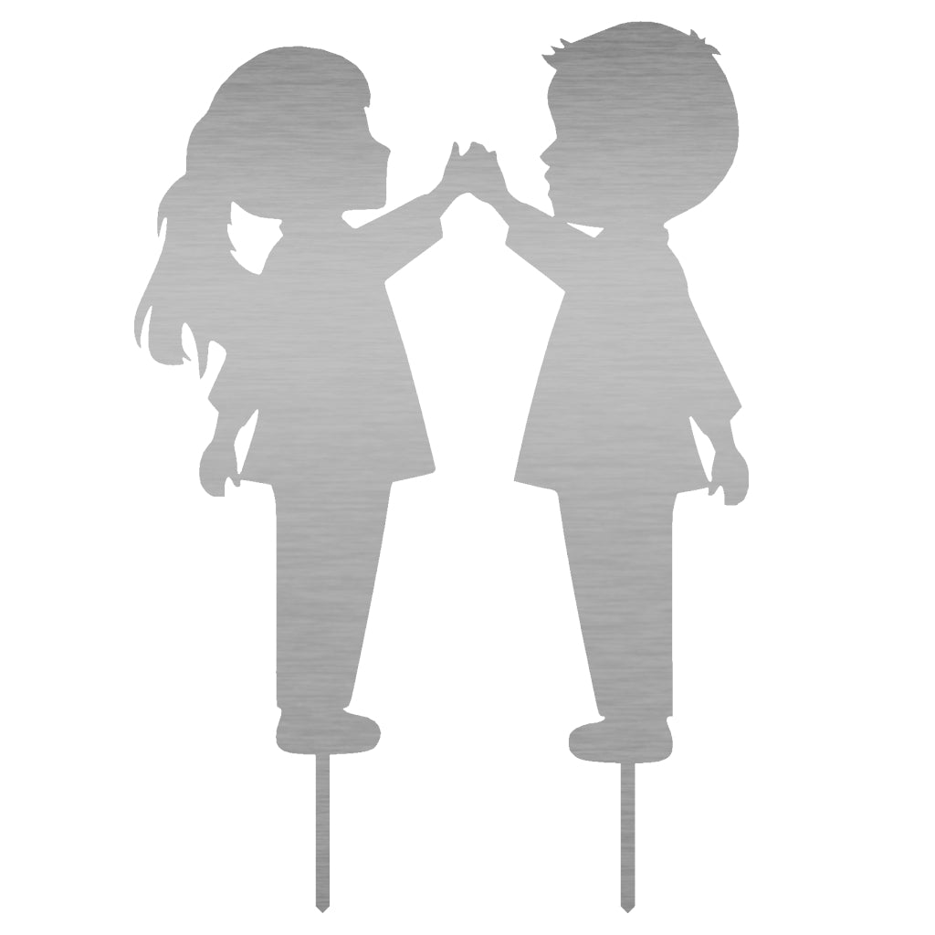 Zwei kindliche Silhouetten aus Edelstahl, die sich gegenüberstehen und die Hände aneinanderlegen. Der Gartenstecker ist in einem modernen, gebürsteten Edelstahl-Design gehalten. Maße: 59,5 x 41 cm, Materialstärke: 2 mm, erhältlich in Cortenstahl und Edelstahl.