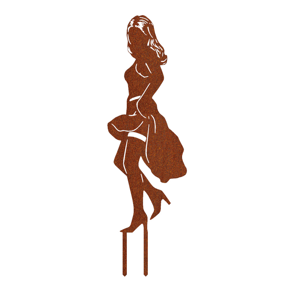 Gartenstecker Latina aus Cortenstahl, elegante Silhouette einer Frau in verführerischer Pose, rostbraune Farbe, ideale Gartendekoration für stilvolle Akzente im Außenbereich