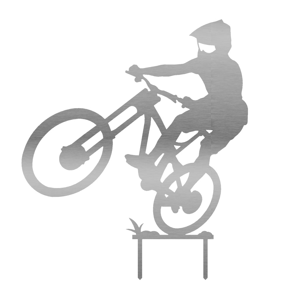 Gartenstecker "Mountainbiker" aus Edelstahl, der einen Mountainbiker in action auf seinem Fahrrad zeigt, geeignet für Garten- und Outdoor-Dekorationen.