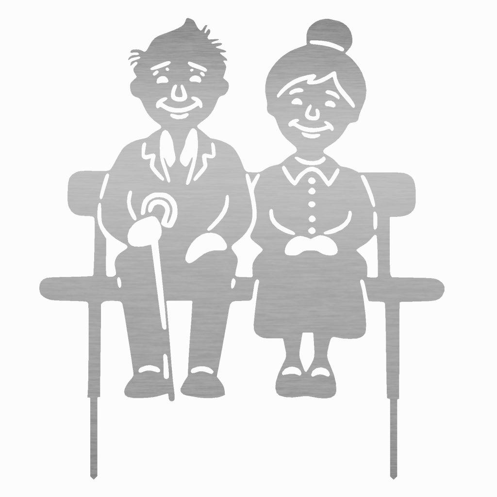Gartenstecker mit stilisiertem älteren Paar auf einer Bank sitzend, Opa mit Gehstock und Oma mit Dutt, als charmante Gartendekoration aus Metall