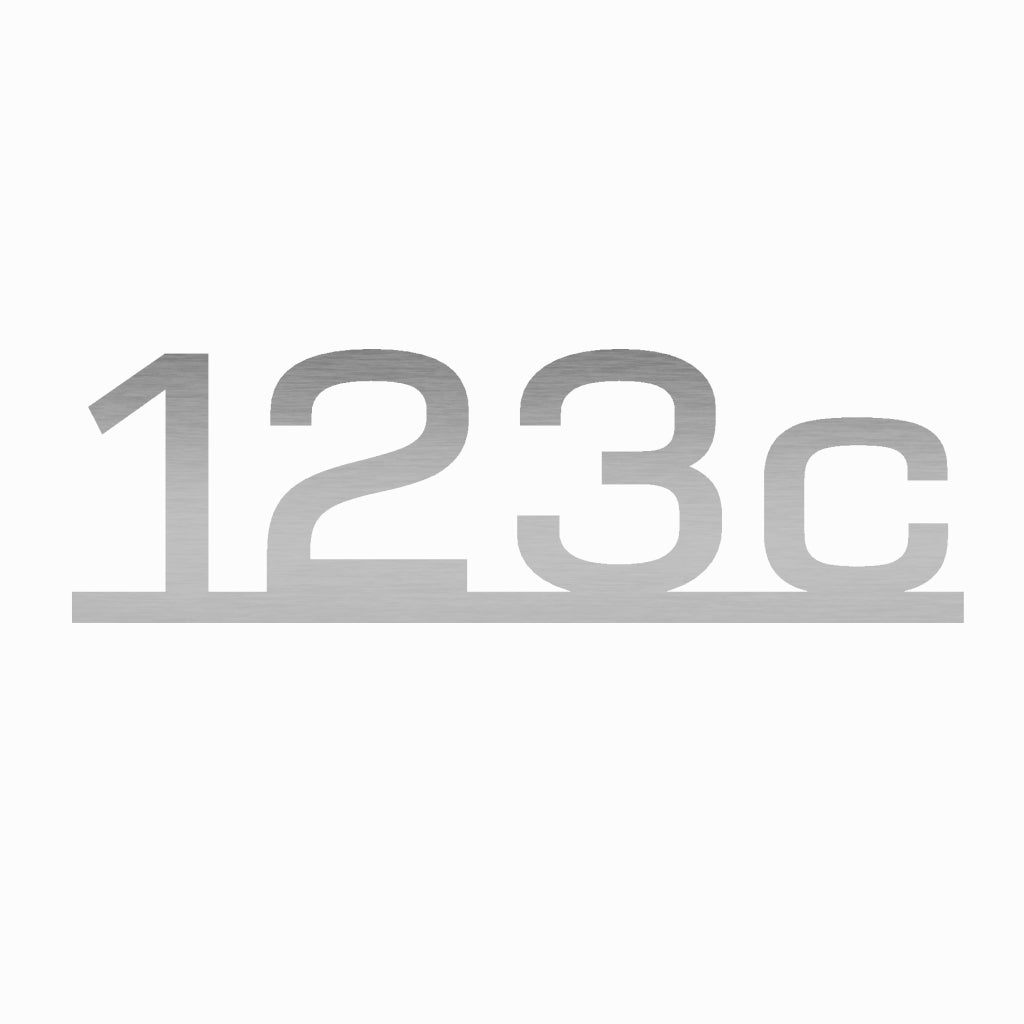 Moderne Hausnummer aus Edelstahl oder Cortenstahl mit den Ziffern 123c, minimalistisches Design, klare Linien, elegante Erscheinung, ideal für zeitgenössische Häuser und Gebäude