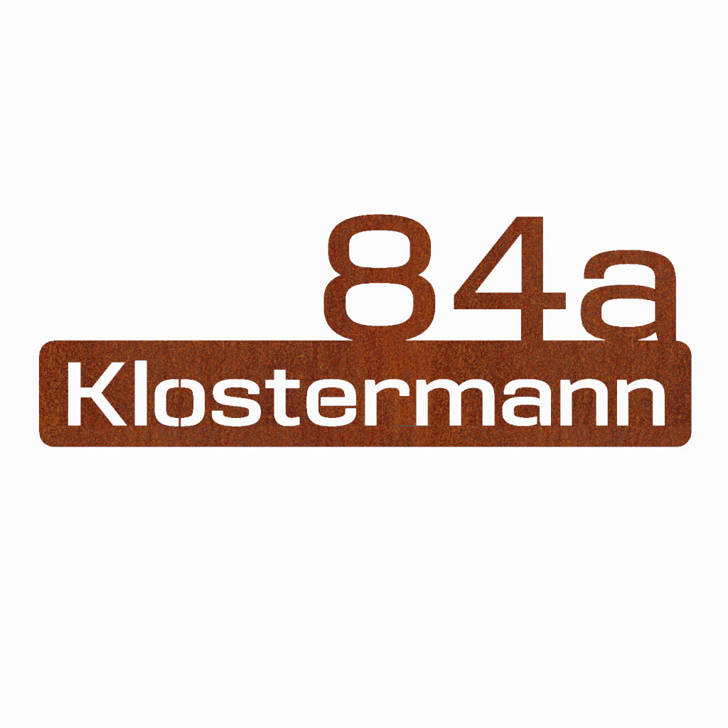 Personalisierte Hausnummer 84a mit Namen Klostermann aus Cortenstahl, rustikale Optik mit Edelrost-Patina für einzigartiges Design und dauerhafte Wetterbeständigkeit