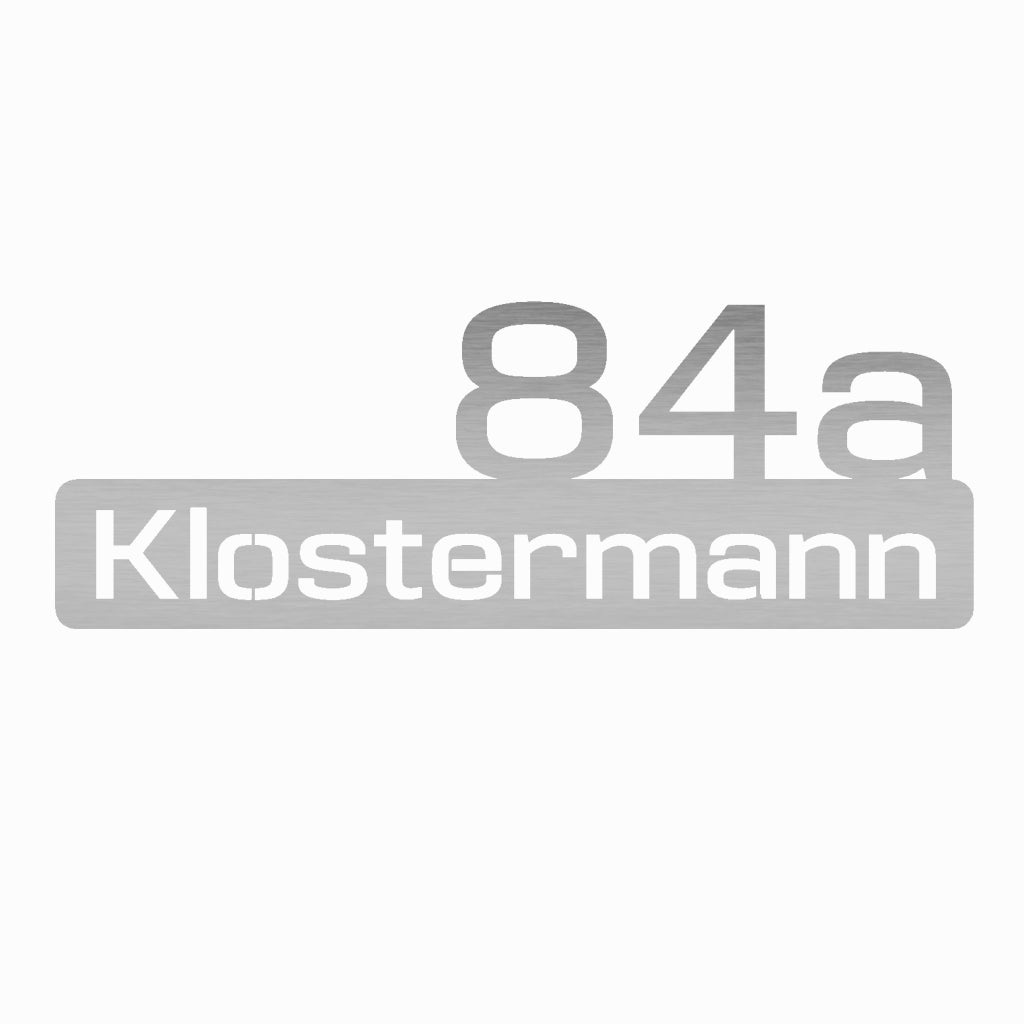 Moderne Hausnummer 84a mit Familienname Klostermann aus Edelstahl oder Cortenstahl, individuell gestaltet für ein stilvolles Zuhause