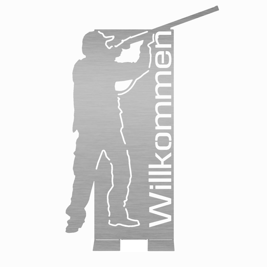 Stilisiertes Willkommensschild mit Jägermotiv, zeigt Silhouette eines Jägers mit Gewehr und vertikaler Willkommen-Aufschrift, rustikale Dekoration für Jagdhaus oder Garten
