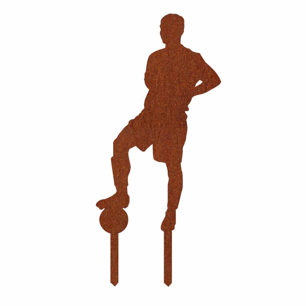 Gartenstecker Fußballer aus Cortenstahl mit Edelrost-Patina, 60 x 28,7 cm, ideal für Fußballfans und wetterfest.