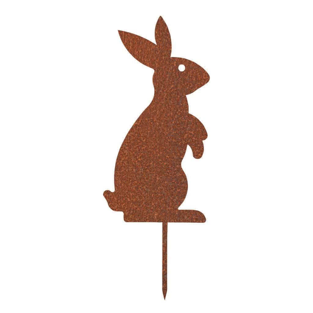 Gartenstecker Osterhase stehend aus Cortenstahl mit charakteristischer Rostpatina, 54,5 x 20,1 cm, ideal für frühlingshafte Gartendekorationen und Osterdekorationen, erhältlich bei .