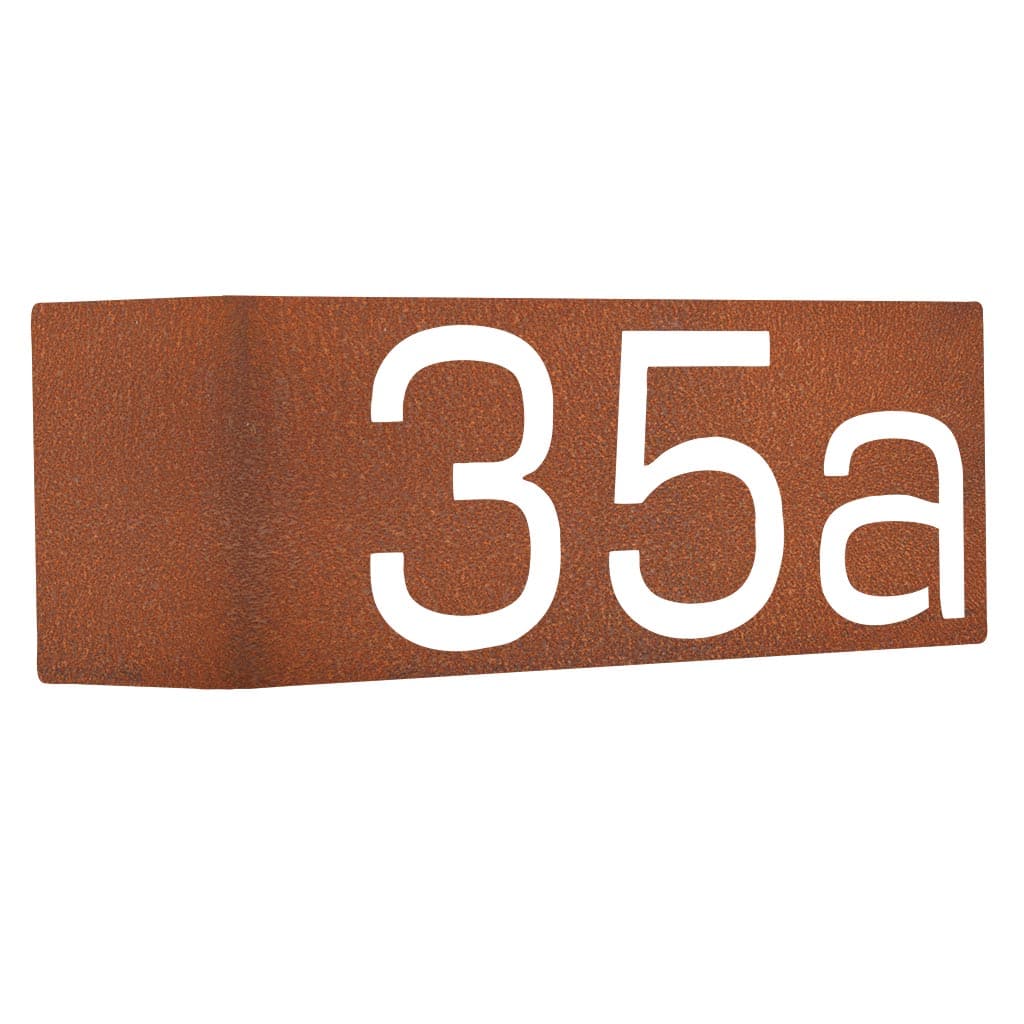 Gekantete Hausnummer aus Cortenstahl mit der Nummer 35a, erhältlich bei Shopify.